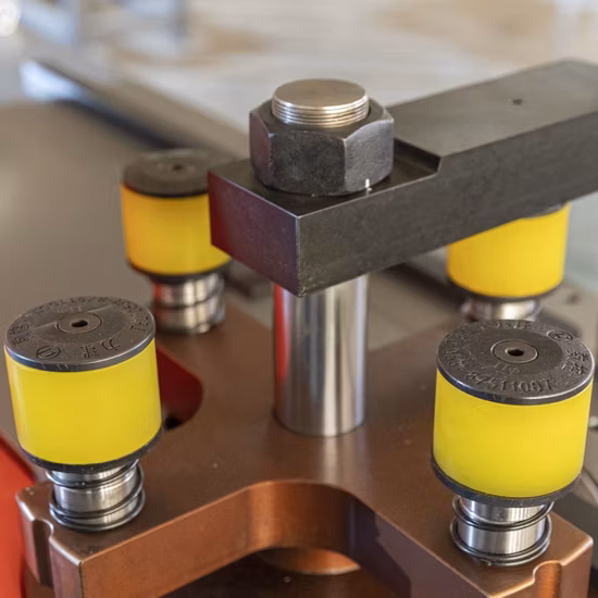 Máquina de procesamiento de barras colectoras multifunción CNC hidráulica inteligente automática inteligente Beiene