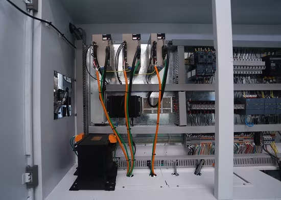 Máquina de procesamiento de corte y perforación de barras colectoras hidráulicas CNC inteligente Beiene para metal